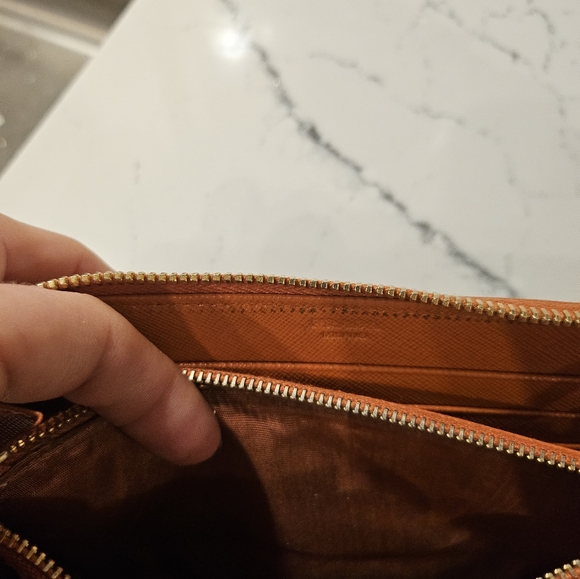 Authentic Prada zip wallet - Picture 7 of 10